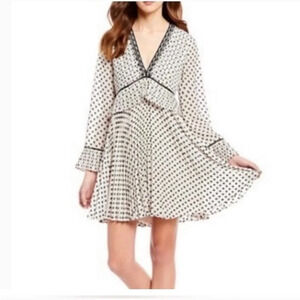 Chelsea & Violet Pleated Clip Dot Fit & Flare Contemporary V-Neck Dress Size S
